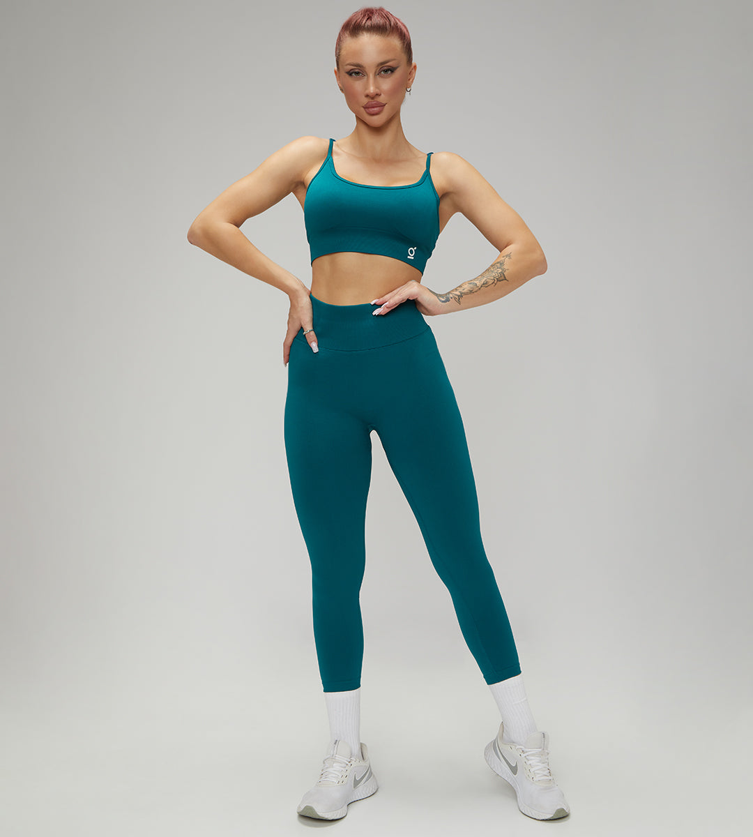 European Quick Dry Long Sleeves Crop Top With Padded sports Bra, High Waist Leggings Workout 3pcs Sets Teal