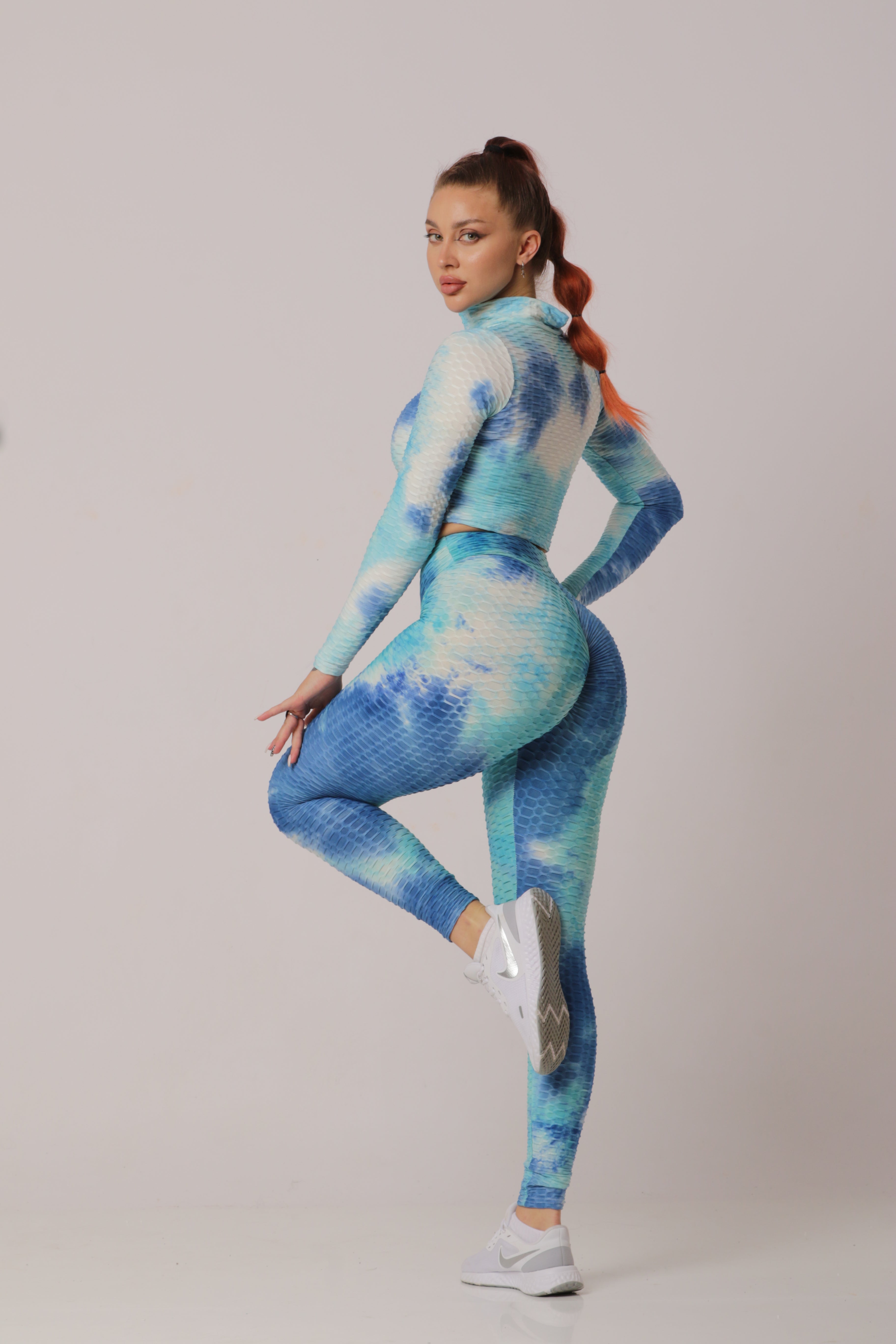 Women Soft Compression Seamless Tie Dye High Waist Leggings Bra and Jacket Set Sky Blue and White
