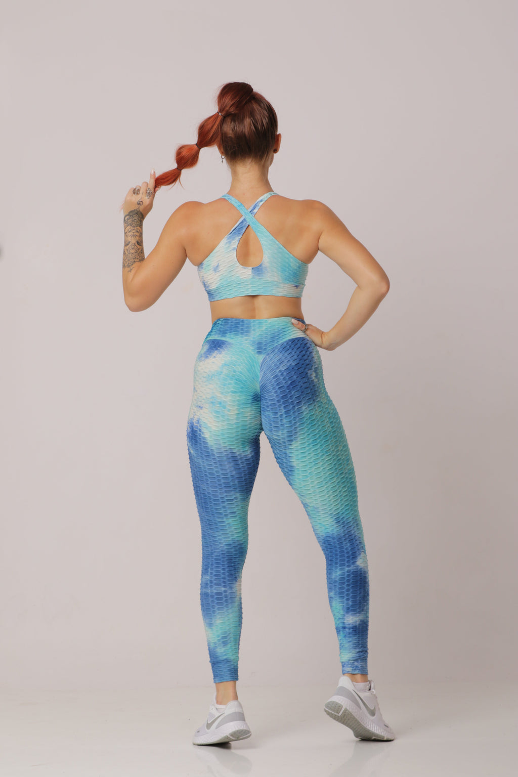 Women Soft Compression Seamless Tie Dye High Waist Leggings Bra and Jacket Set Sky Blue and White
