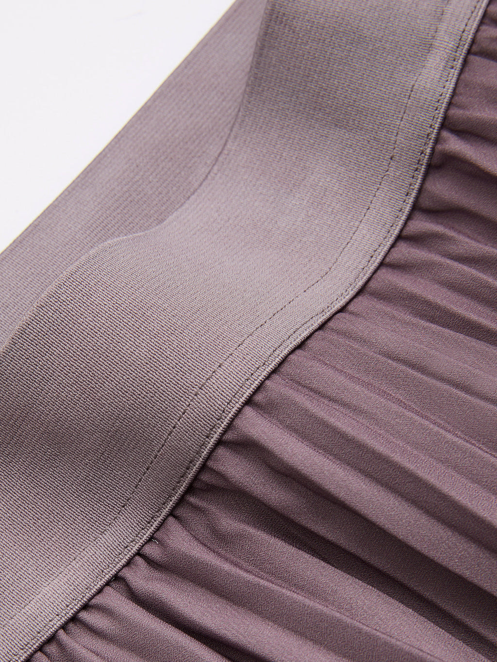 Gradient Pleated Maxi Skirt
