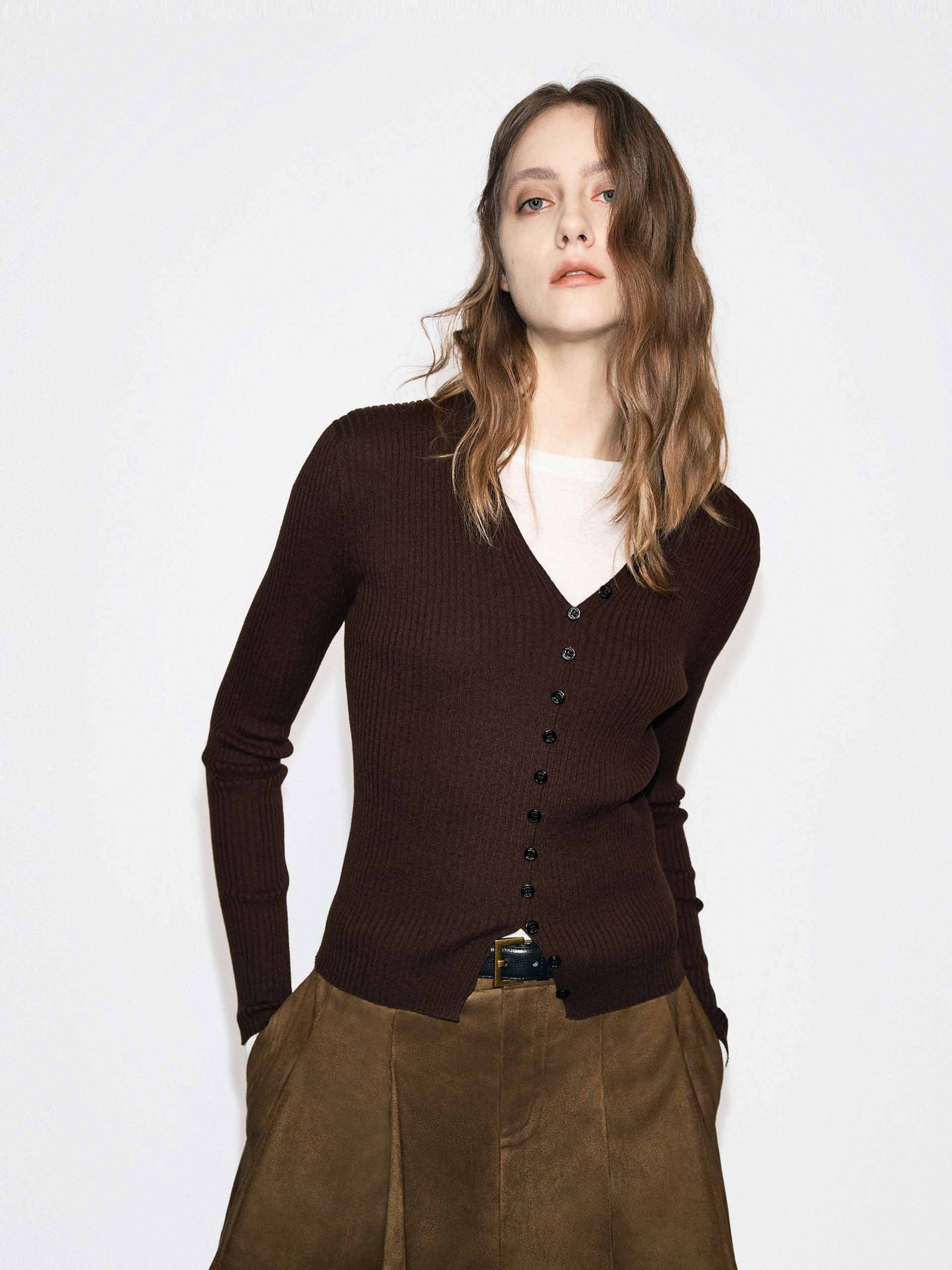 Fitted V-neck Button Cardigan