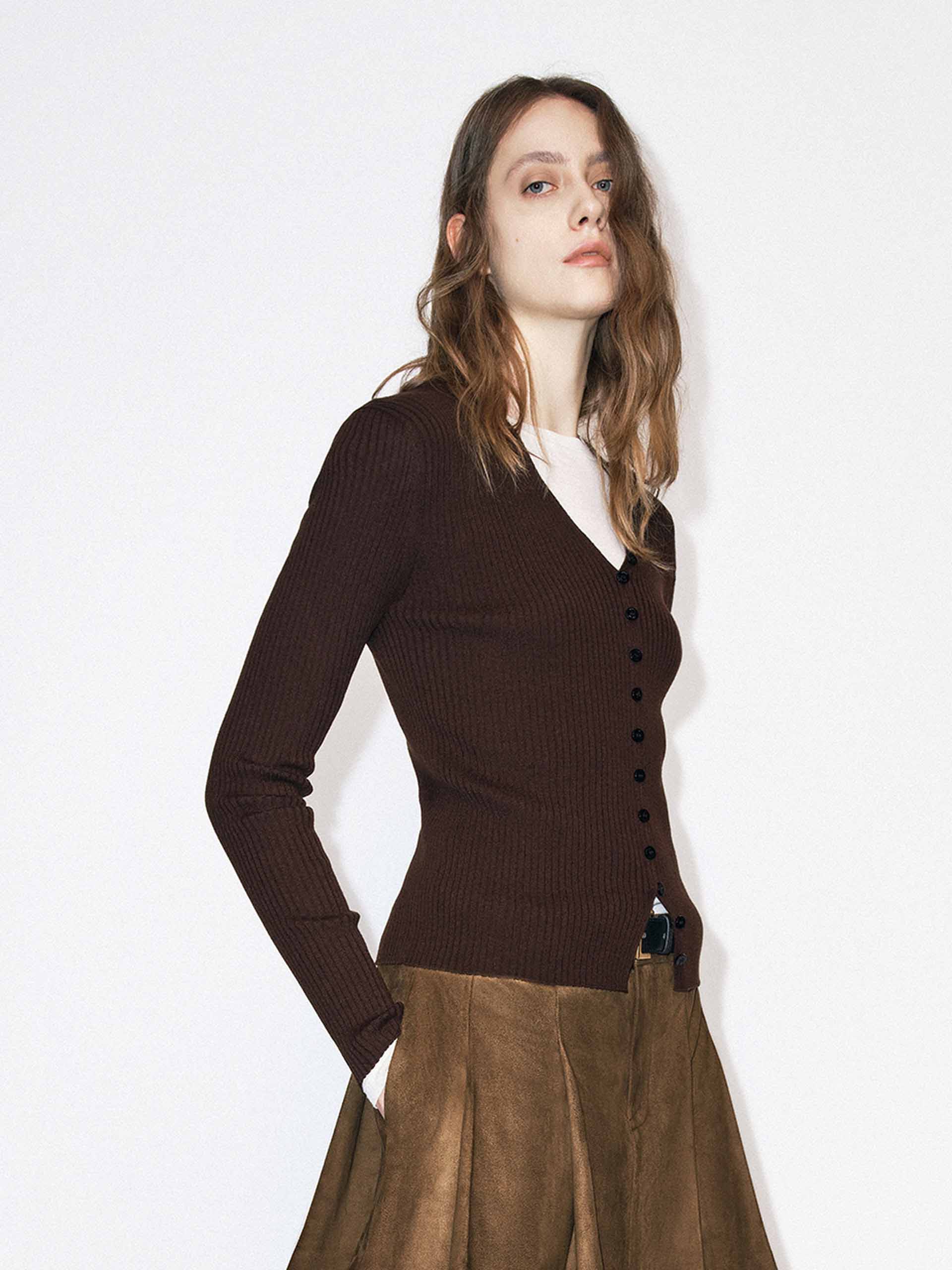 Fitted V-neck Button Cardigan