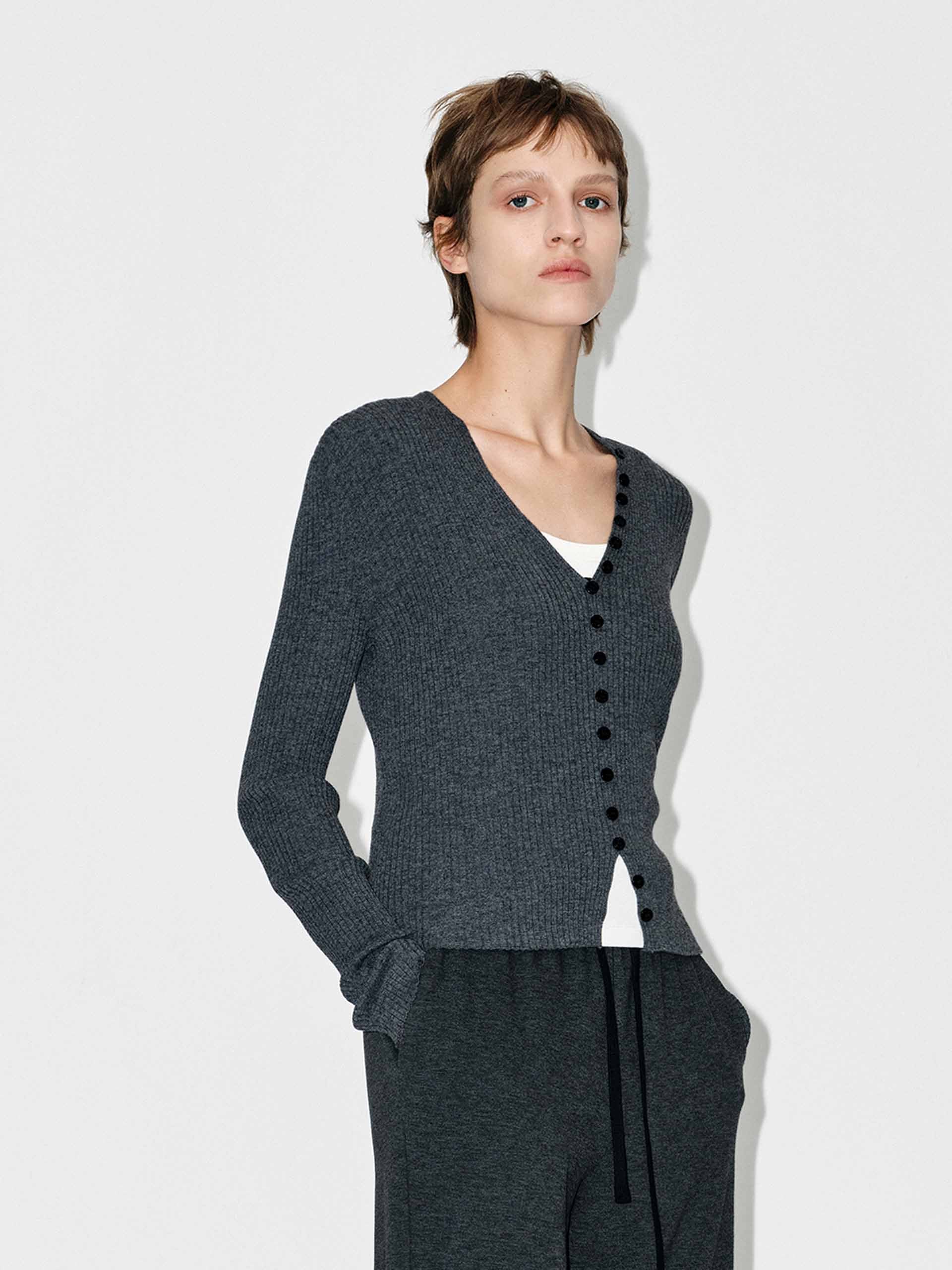 Fitted V-neck Button Cardigan
