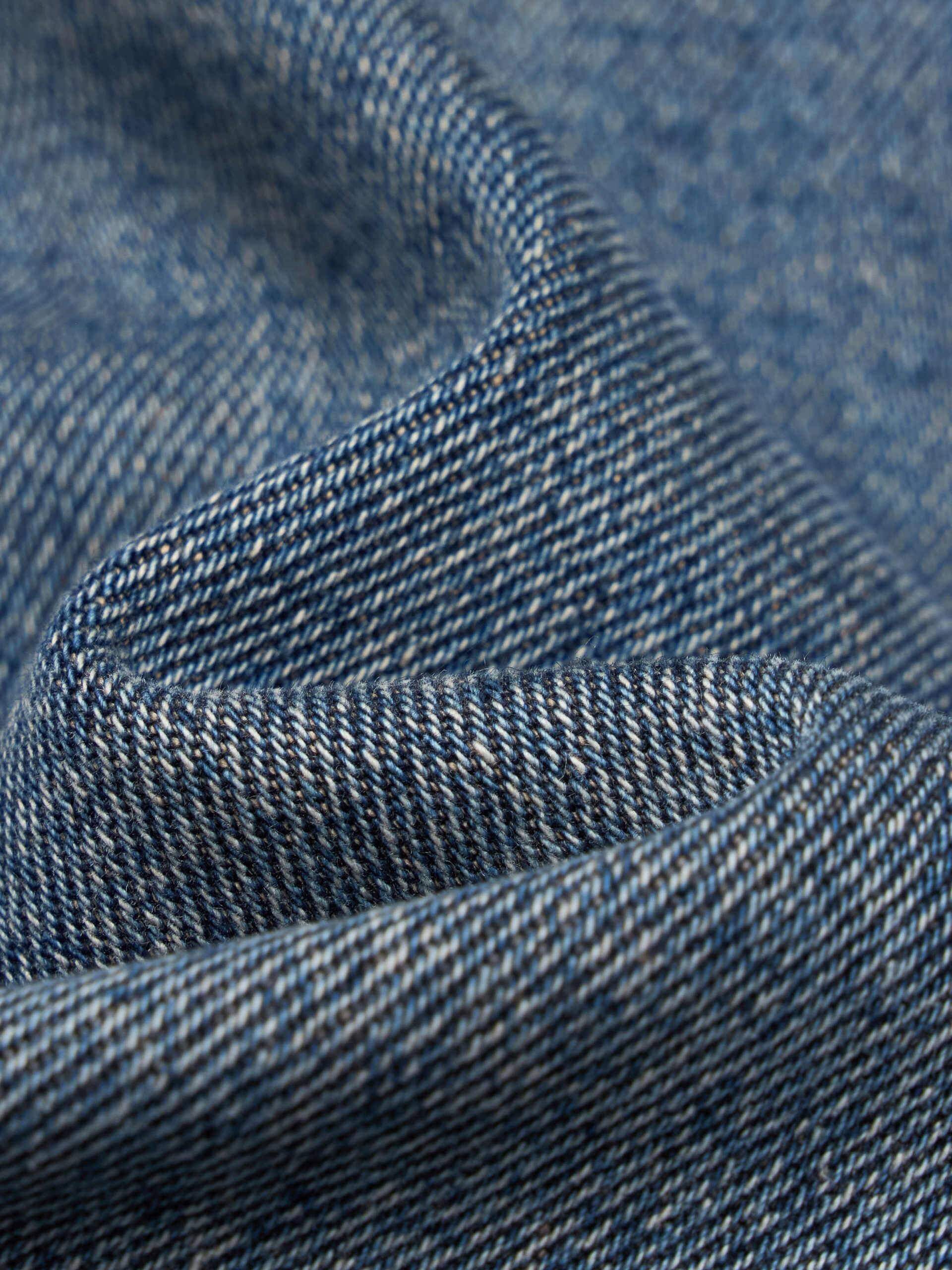 Fitted Straight Cut Jeans
