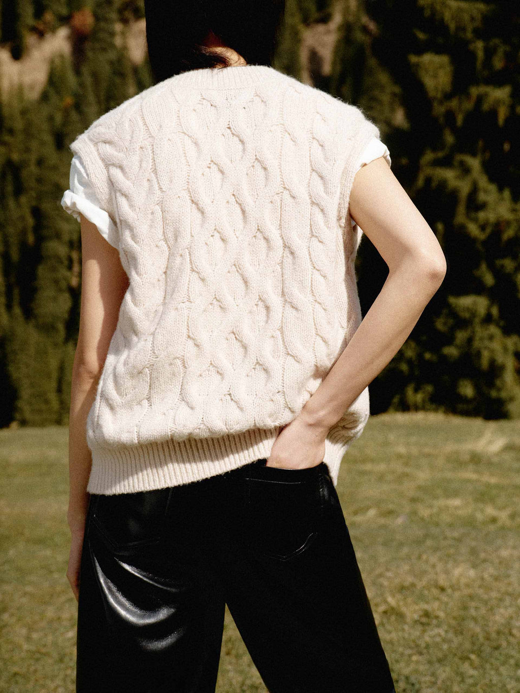 Sleeveless Cable Knitted Top
