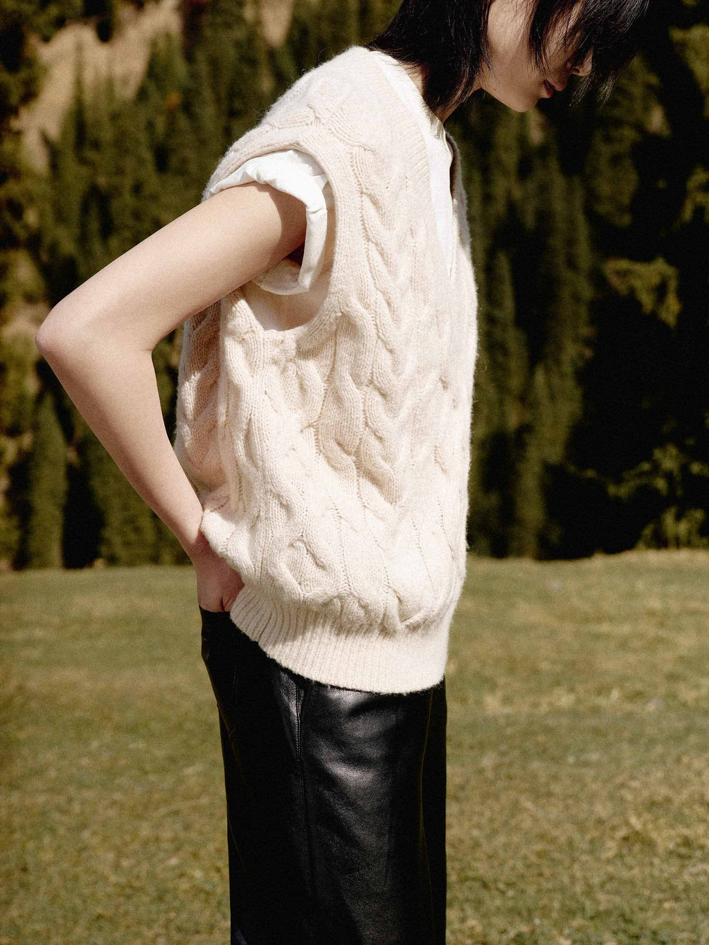 Sleeveless Cable Knitted Top