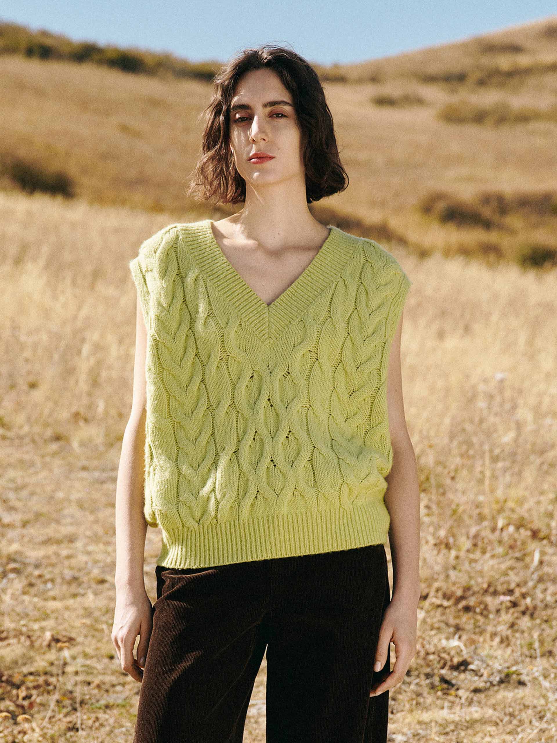 Sleeveless Cable Knitted Top