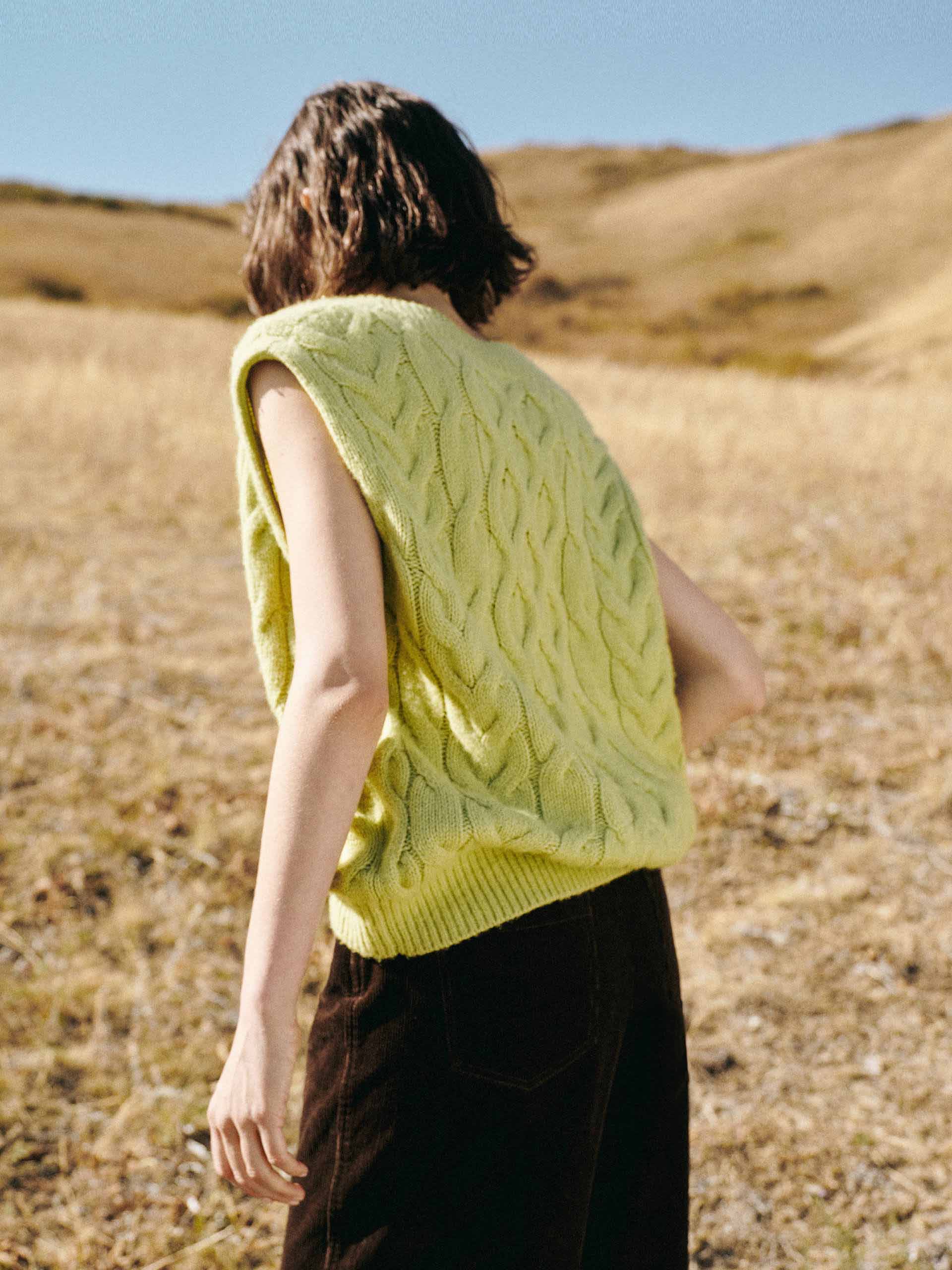 Sleeveless Cable Knitted Top