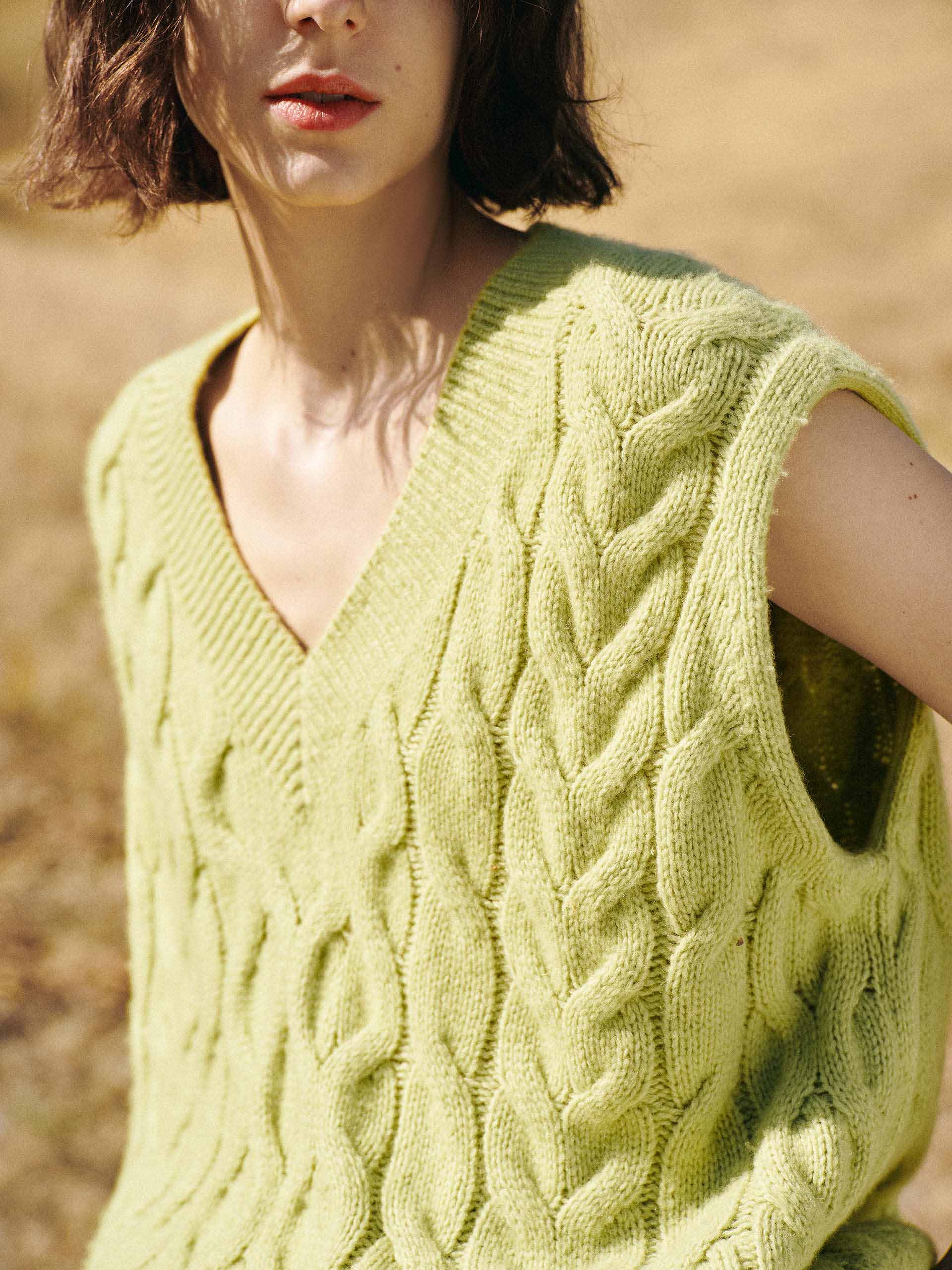 Sleeveless Cable Knitted Top