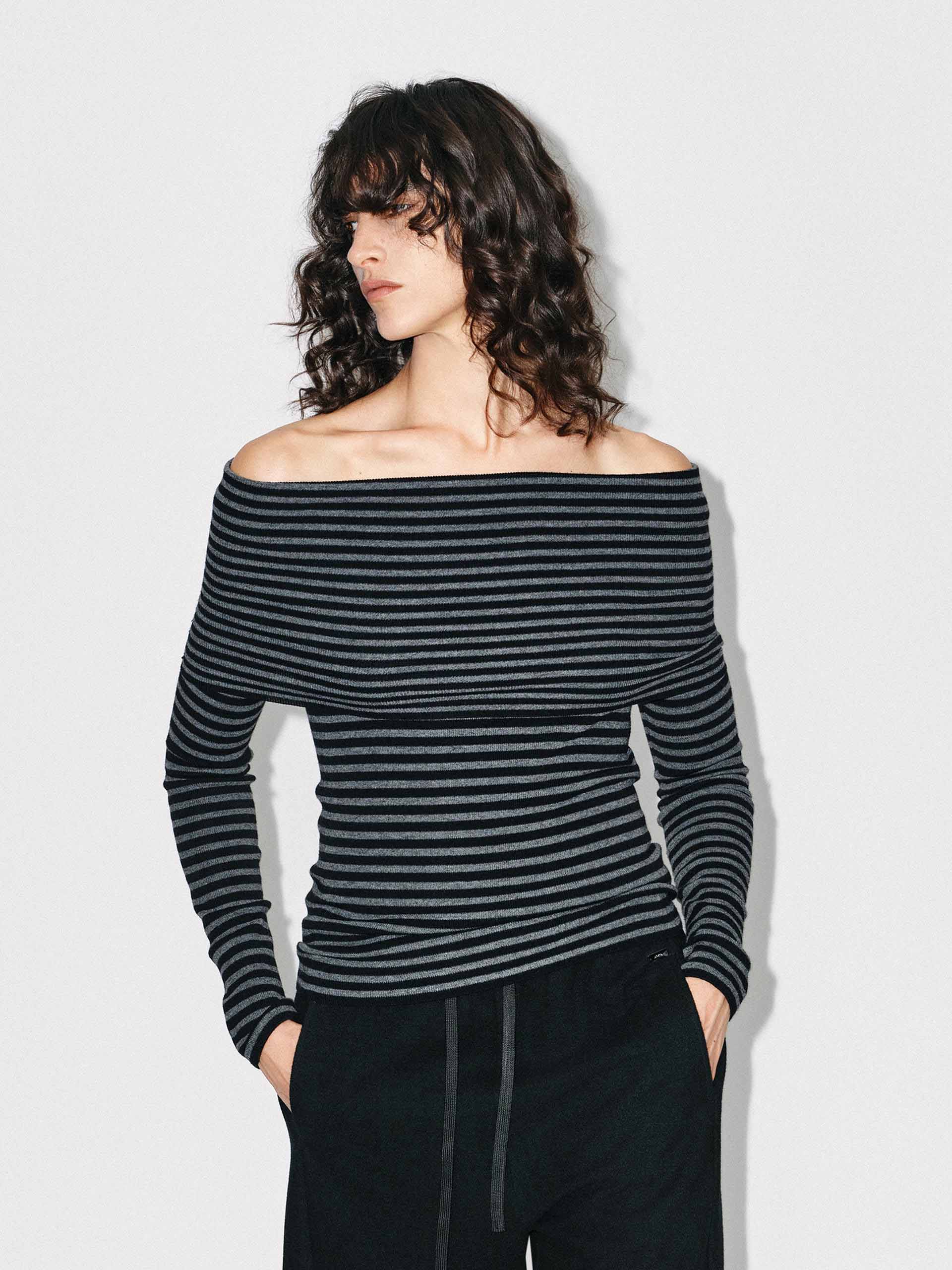 Off-shoulder Fitted Knit Top