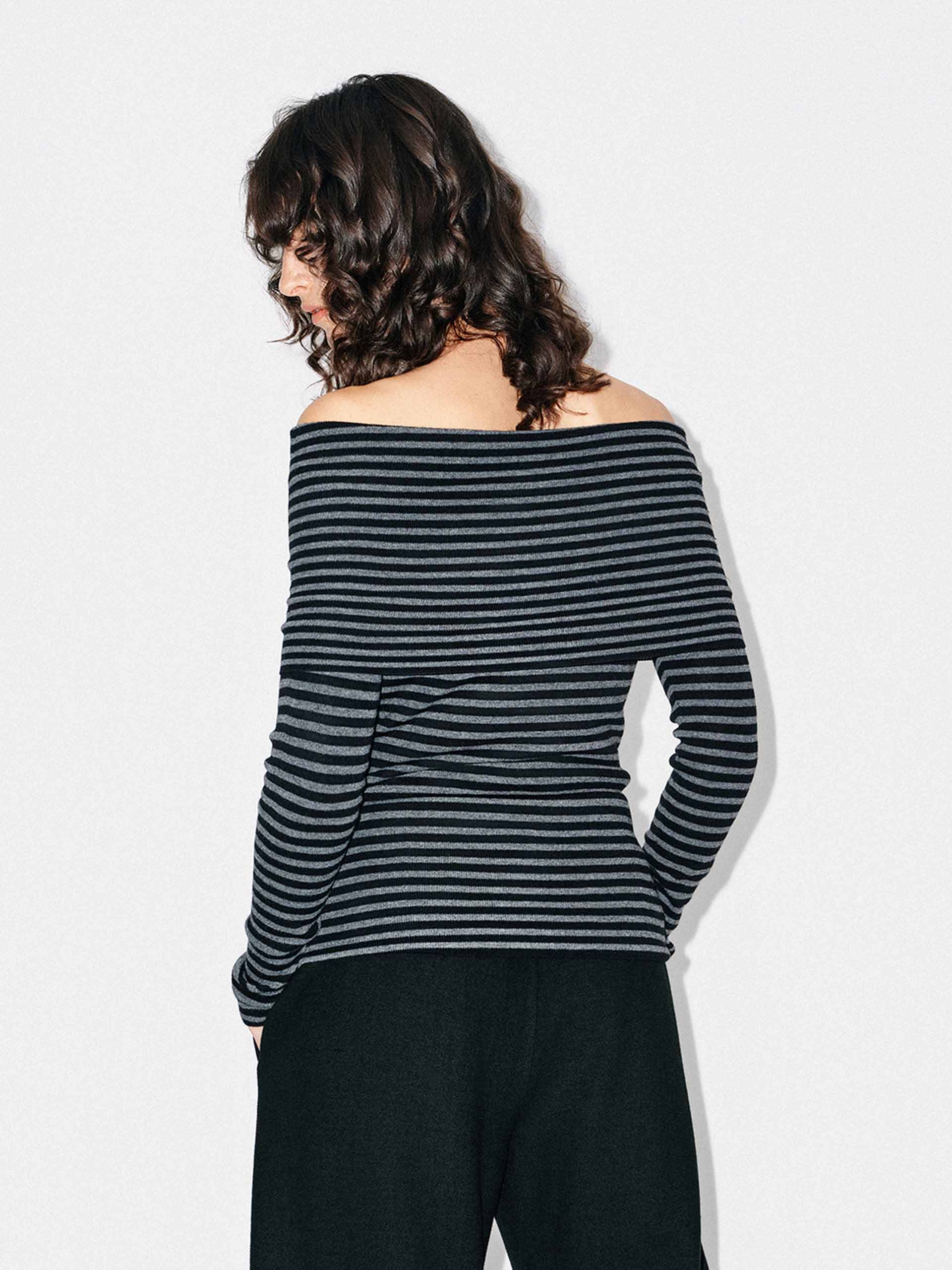 Off-shoulder Fitted Knit Top