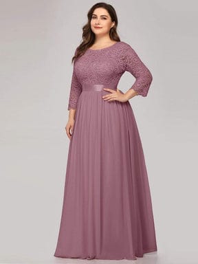 Elegant Lace Evening Dress with Romantic Sleeves for Plus Size Women