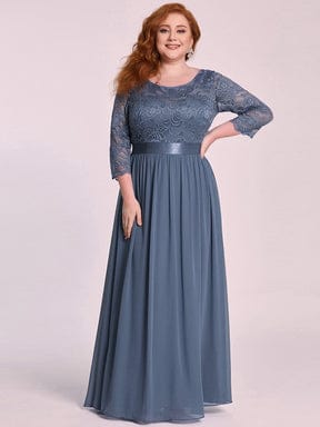 Elegant Lace Evening Dress with Romantic Sleeves for Plus Size Women