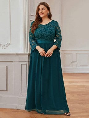 Elegant Lace Evening Dress with Romantic Sleeves for Plus Size Women
