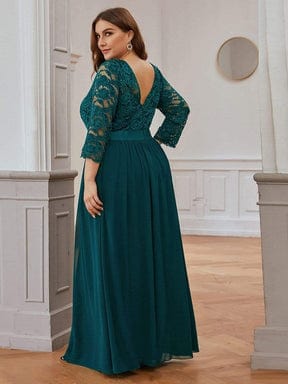 Elegant Lace Evening Dress with Romantic Sleeves for Plus Size Women