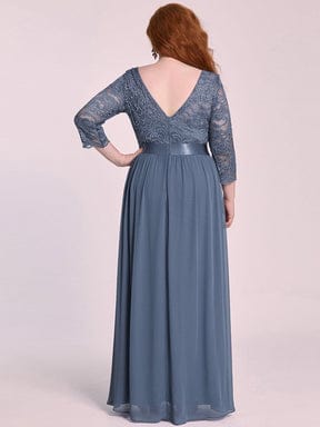 Elegant Lace Evening Dress with Romantic Sleeves for Plus Size Women