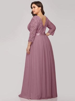 Elegant Lace Evening Dress with Romantic Sleeves for Plus Size Women