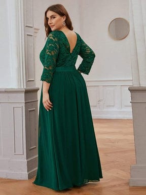 Elegant Lace Evening Dress with Romantic Sleeves for Plus Size Women