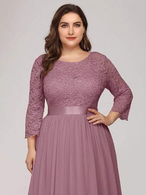 Elegant Lace Evening Dress with Romantic Sleeves for Plus Size Women
