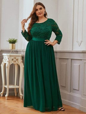 Elegant Lace Evening Dress with Romantic Sleeves for Plus Size Women