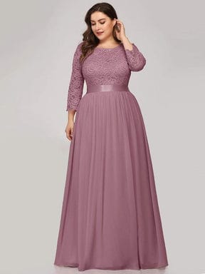Elegant Lace Evening Dress with Romantic Sleeves for Plus Size Women