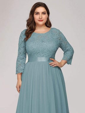 Elegant Lace Evening Dress with Romantic Sleeves for Plus Size Women