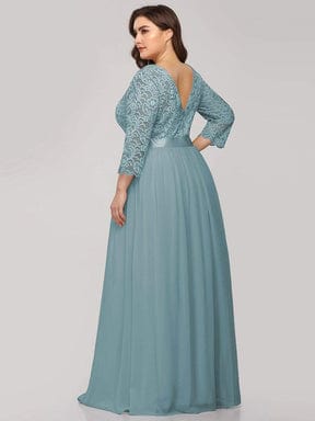 Elegant Lace Evening Dress with Romantic Sleeves for Plus Size Women