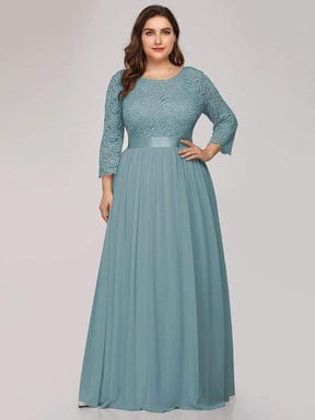 Elegant Lace Evening Dress with Romantic Sleeves for Plus Size Women