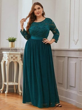 Elegant Lace Evening Dress with Romantic Sleeves for Plus Size Women