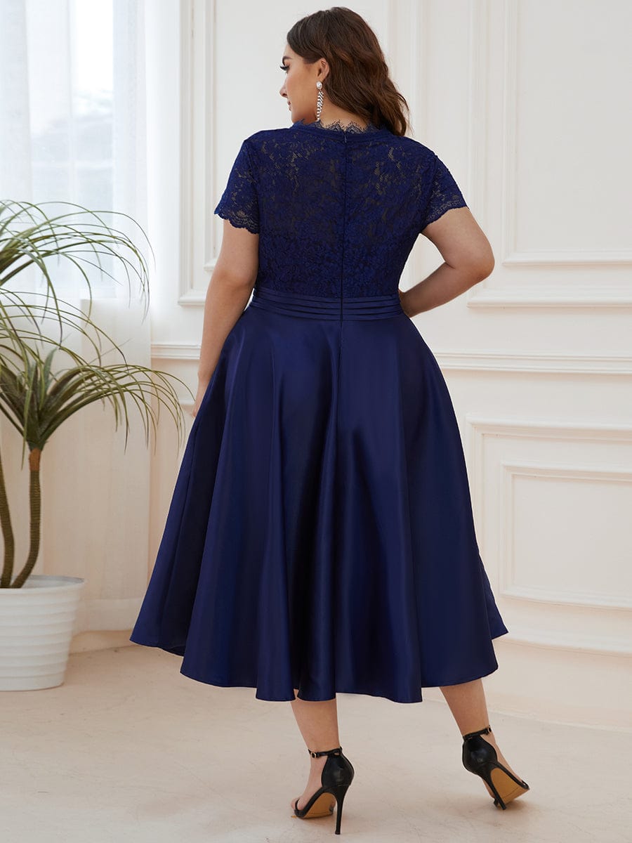 Elegant Plus Size Lace A-line Cocktail Dress with Pockets