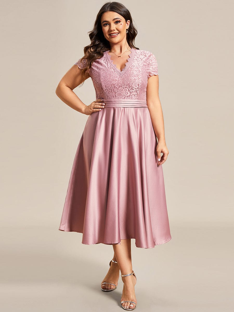 Elegant Plus Size Lace A-line Cocktail Dress with Pockets