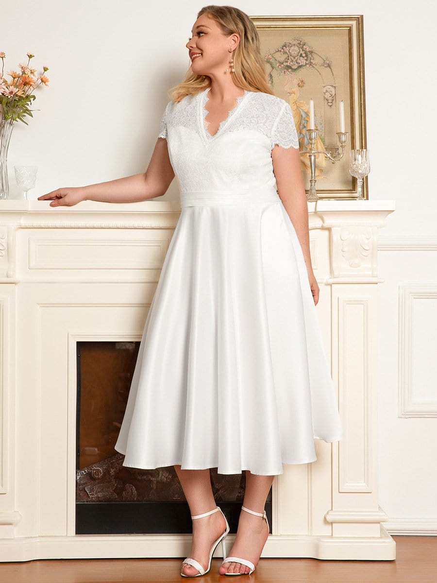 Elegant Plus Size Lace A-line Cocktail Dress with Pockets