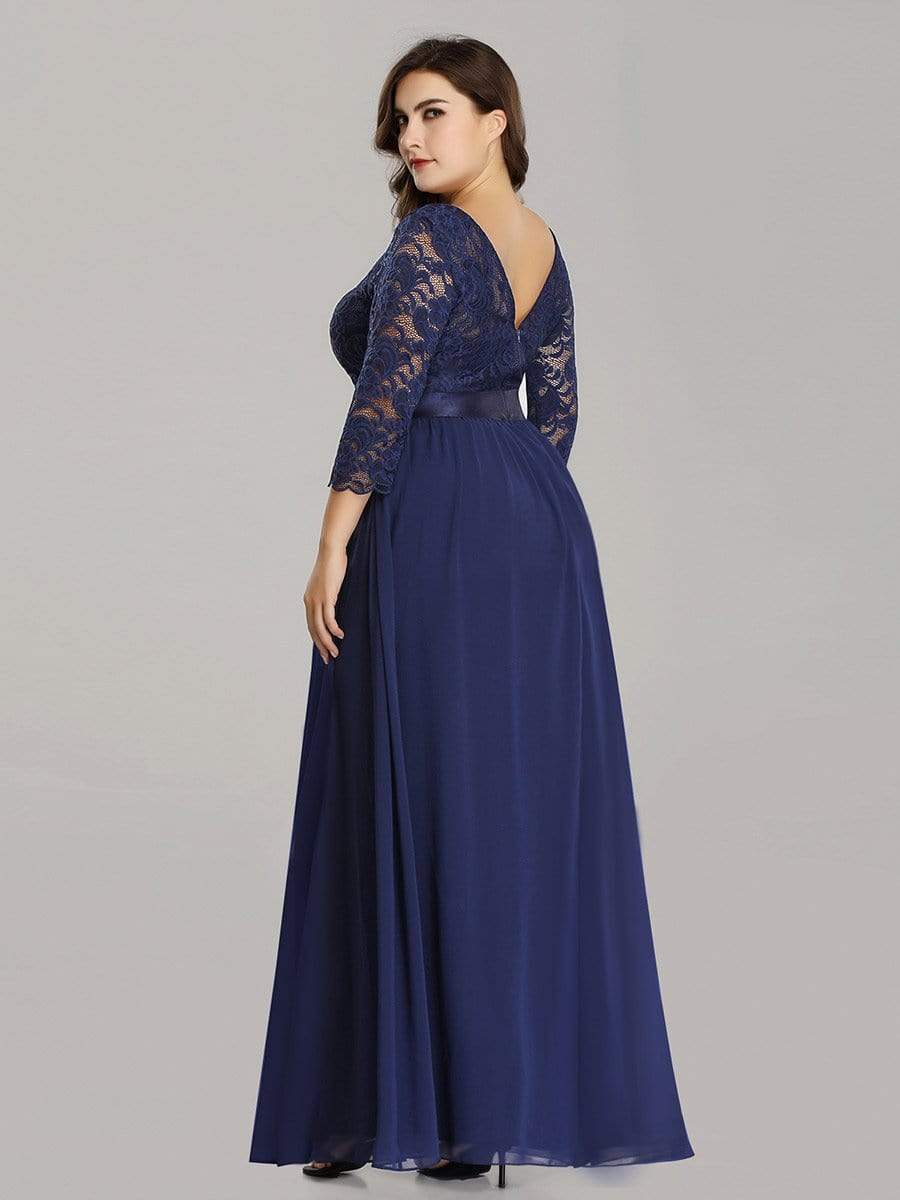 Elegant Lace Evening Dress with Romantic Sleeves for Plus Size Women
